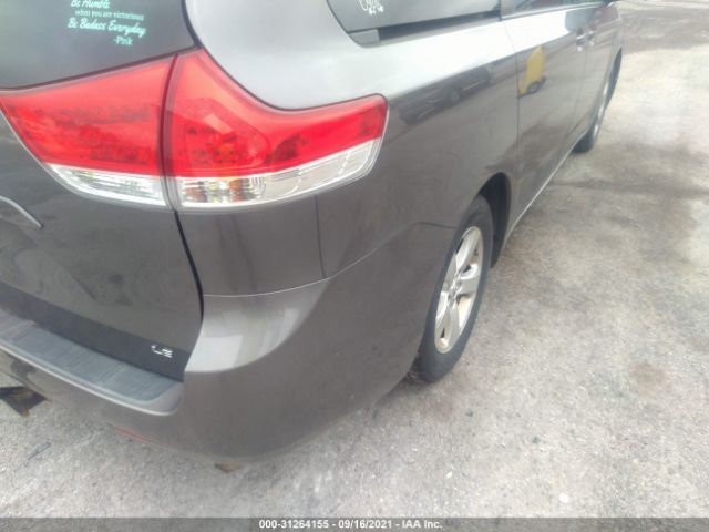 Photo 5 VIN: 5TDKK3DC1DS384298 - TOYOTA SIENNA 