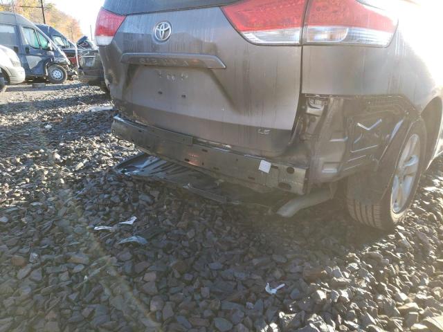 Photo 8 VIN: 5TDKK3DC1DS394023 - TOYOTA SIENNA LE 