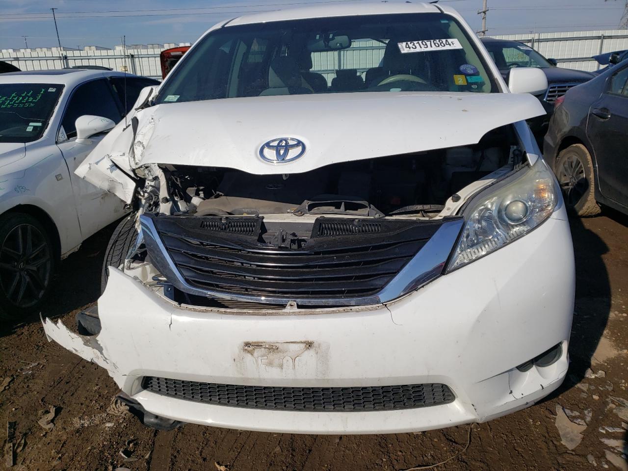 Photo 4 VIN: 5TDKK3DC1DS395639 - TOYOTA SIENNA 