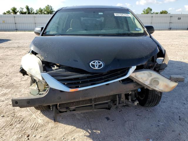 Photo 4 VIN: 5TDKK3DC1DS402475 - TOYOTA SIENNA LE 