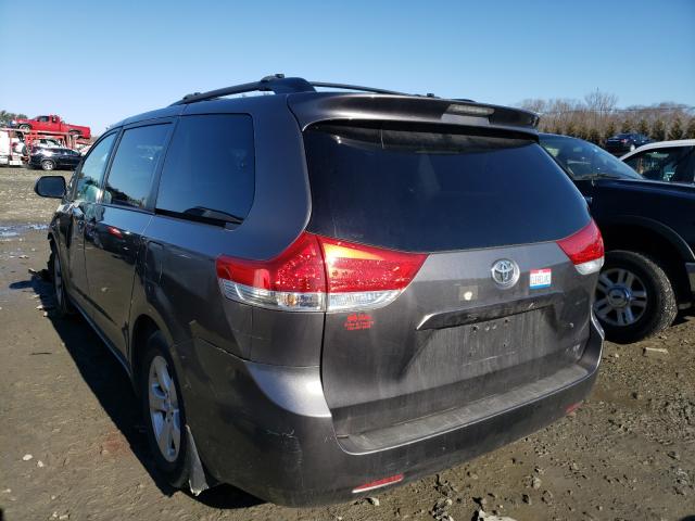 Photo 2 VIN: 5TDKK3DC1DS405389 - TOYOTA SIENNA LE 