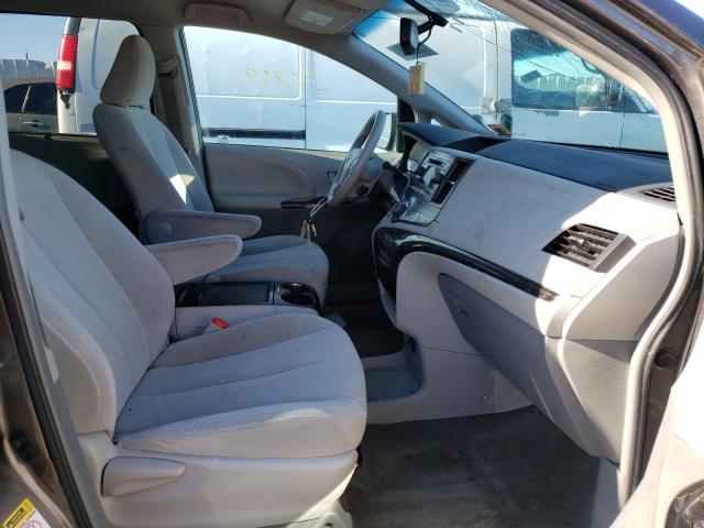 Photo 4 VIN: 5TDKK3DC1DS405389 - TOYOTA SIENNA LE 