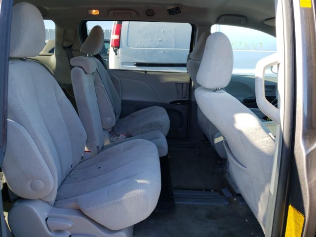 Photo 5 VIN: 5TDKK3DC1DS405389 - TOYOTA SIENNA LE 