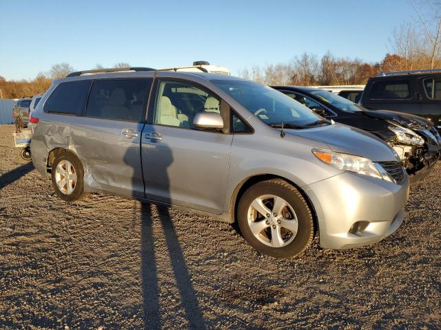 Photo 3 VIN: 5TDKK3DC1ES419164 - TOYOTA SIENNA LE 