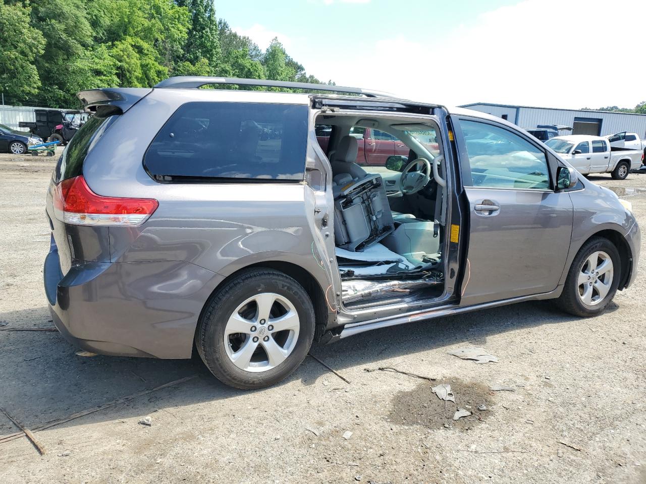 Photo 2 VIN: 5TDKK3DC1ES423134 - TOYOTA SIENNA 