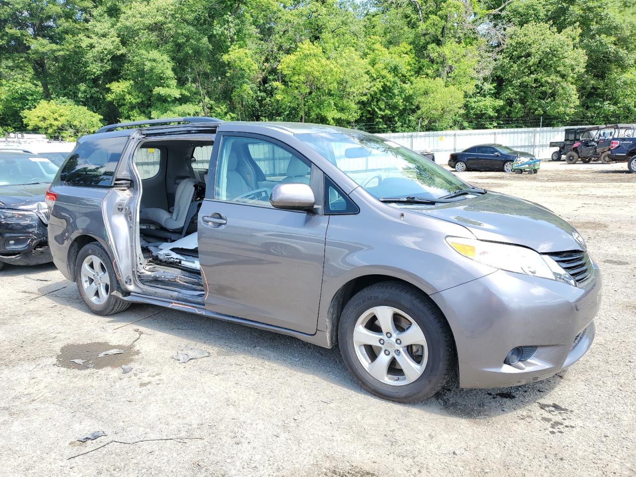 Photo 3 VIN: 5TDKK3DC1ES423134 - TOYOTA SIENNA 