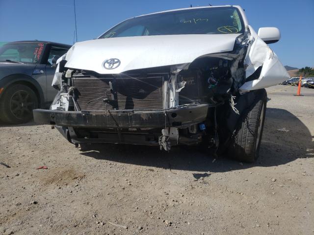 Photo 8 VIN: 5TDKK3DC1ES469031 - TOYOTA SIENNA LE 