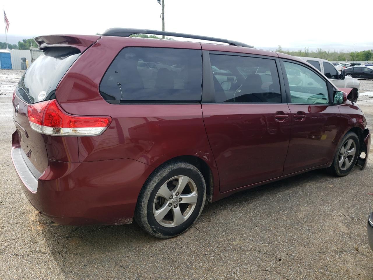 Photo 2 VIN: 5TDKK3DC1ES499694 - TOYOTA SIENNA 