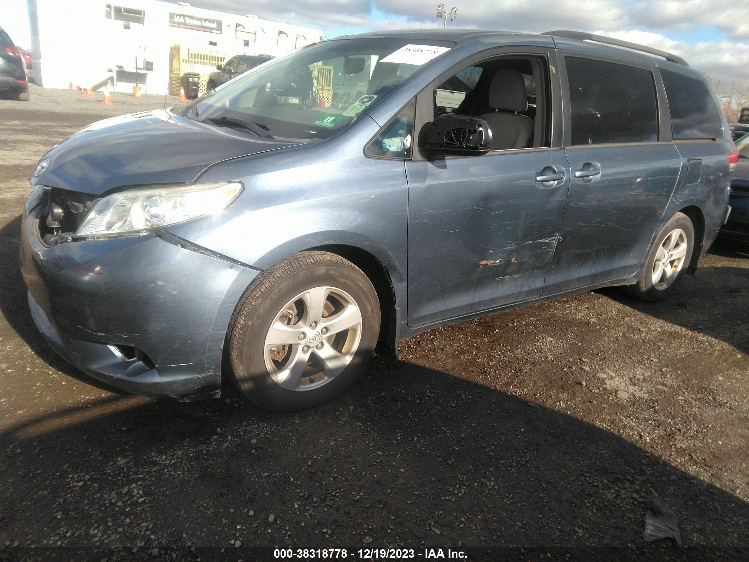 Photo 1 VIN: 5TDKK3DC1ES519443 - TOYOTA SIENNA 