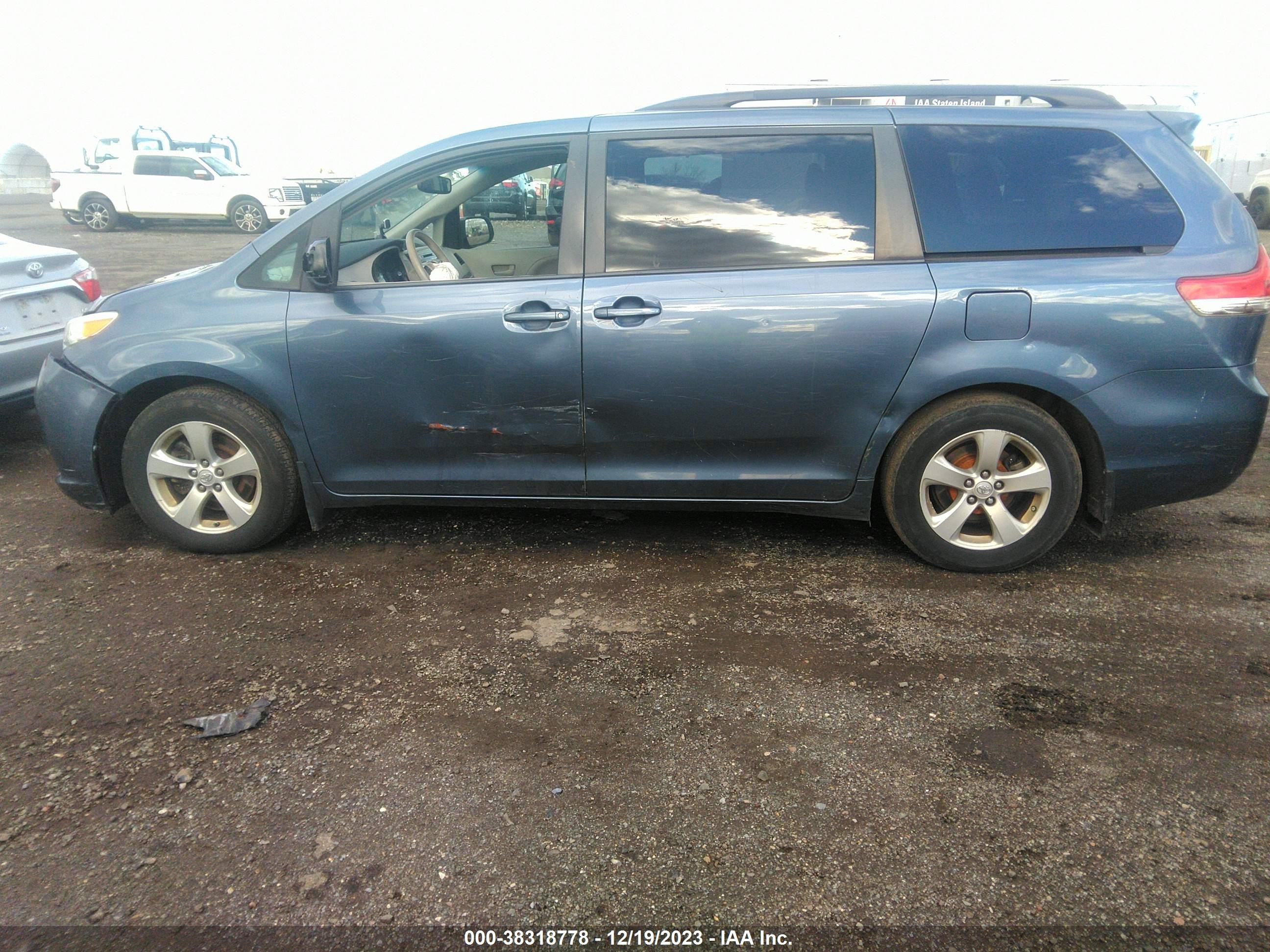 Photo 13 VIN: 5TDKK3DC1ES519443 - TOYOTA SIENNA 