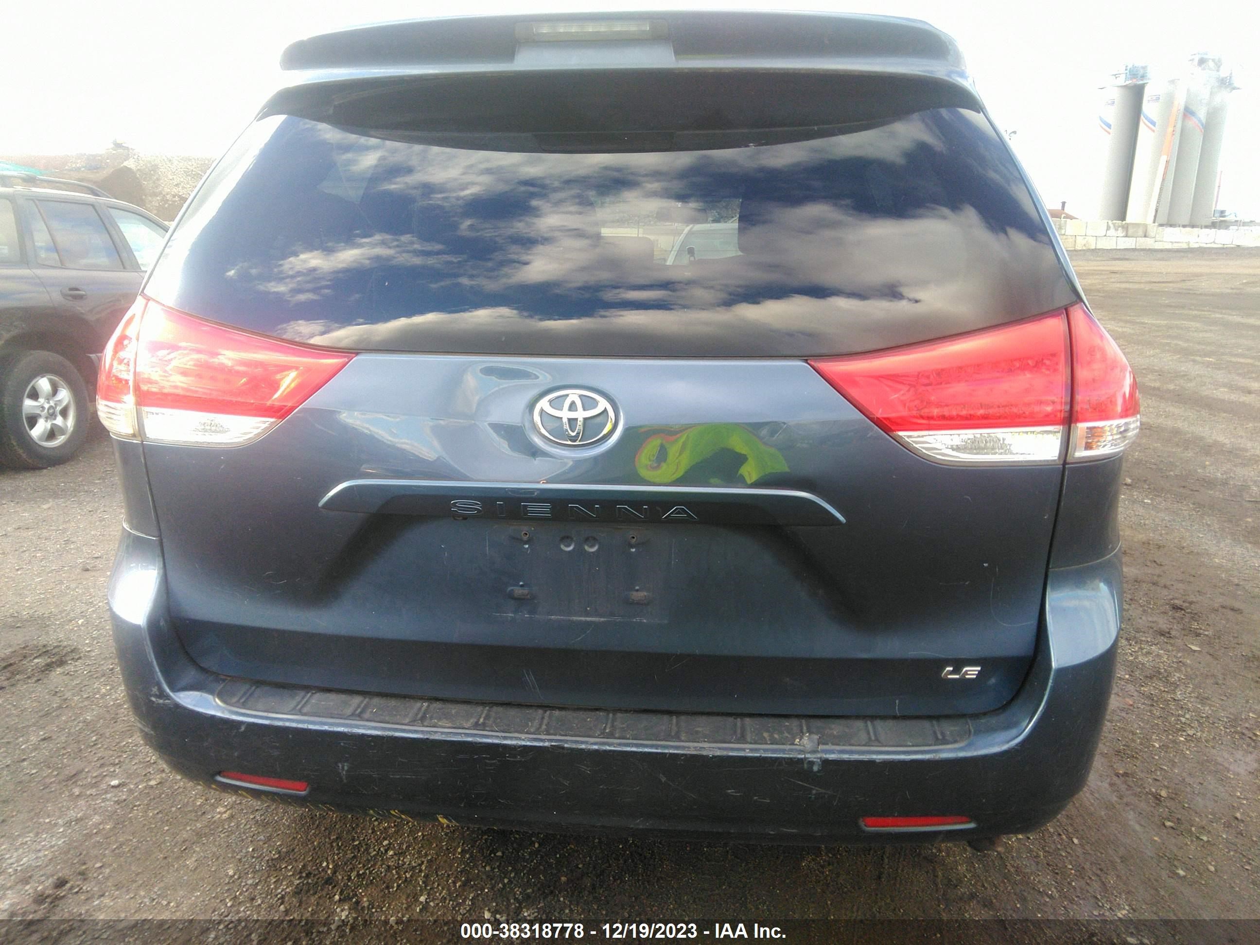 Photo 15 VIN: 5TDKK3DC1ES519443 - TOYOTA SIENNA 