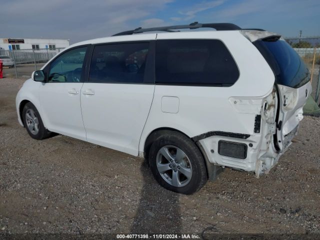 Photo 2 VIN: 5TDKK3DC1FS546384 - TOYOTA SIENNA 