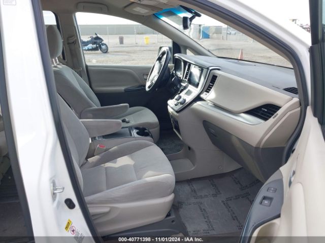 Photo 4 VIN: 5TDKK3DC1FS546384 - TOYOTA SIENNA 