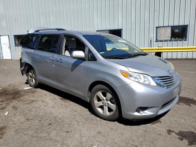 Photo 3 VIN: 5TDKK3DC1FS563427 - TOYOTA SIENNA LE 