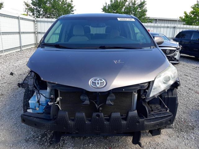 Photo 4 VIN: 5TDKK3DC1FS568661 - TOYOTA SIENNA LE 