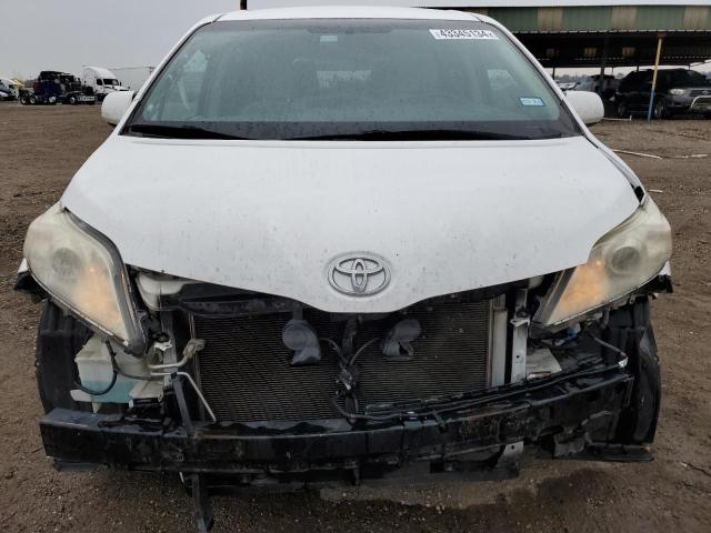 Photo 4 VIN: 5TDKK3DC1FS584553 - TOYOTA SIENNA LE 