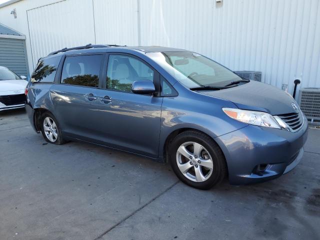 Photo 3 VIN: 5TDKK3DC1FS586092 - TOYOTA SIENNA LE 