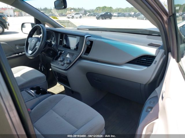 Photo 4 VIN: 5TDKK3DC1FS597173 - TOYOTA SIENNA 