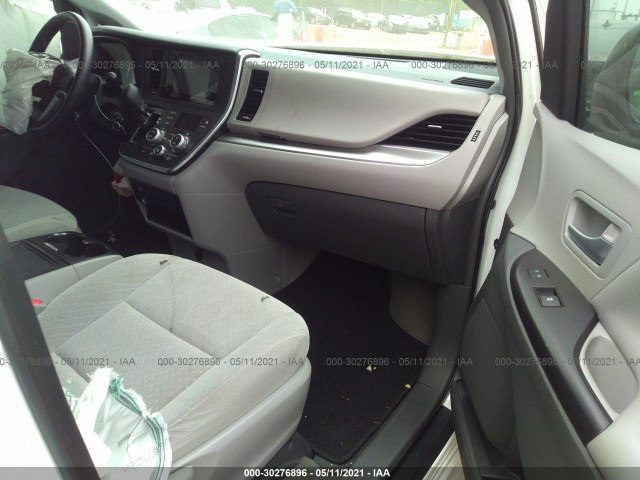 Photo 4 VIN: 5TDKK3DC1FS630558 - TOYOTA SIENNA 