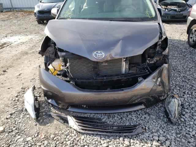 Photo 8 VIN: 5TDKK3DC1FS632682 - TOYOTA SIENNA LE 