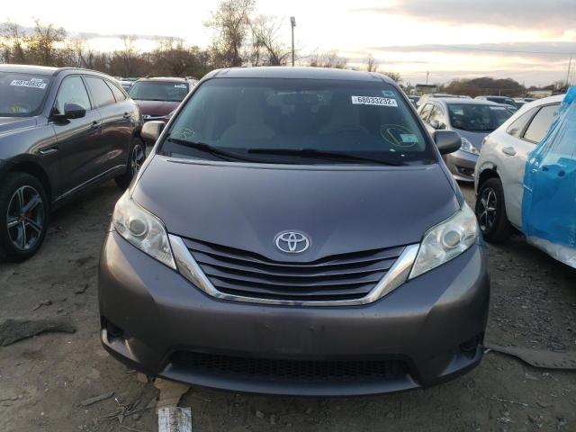 Photo 4 VIN: 5TDKK3DC1FS646176 - TOYOTA SIENNA LE 