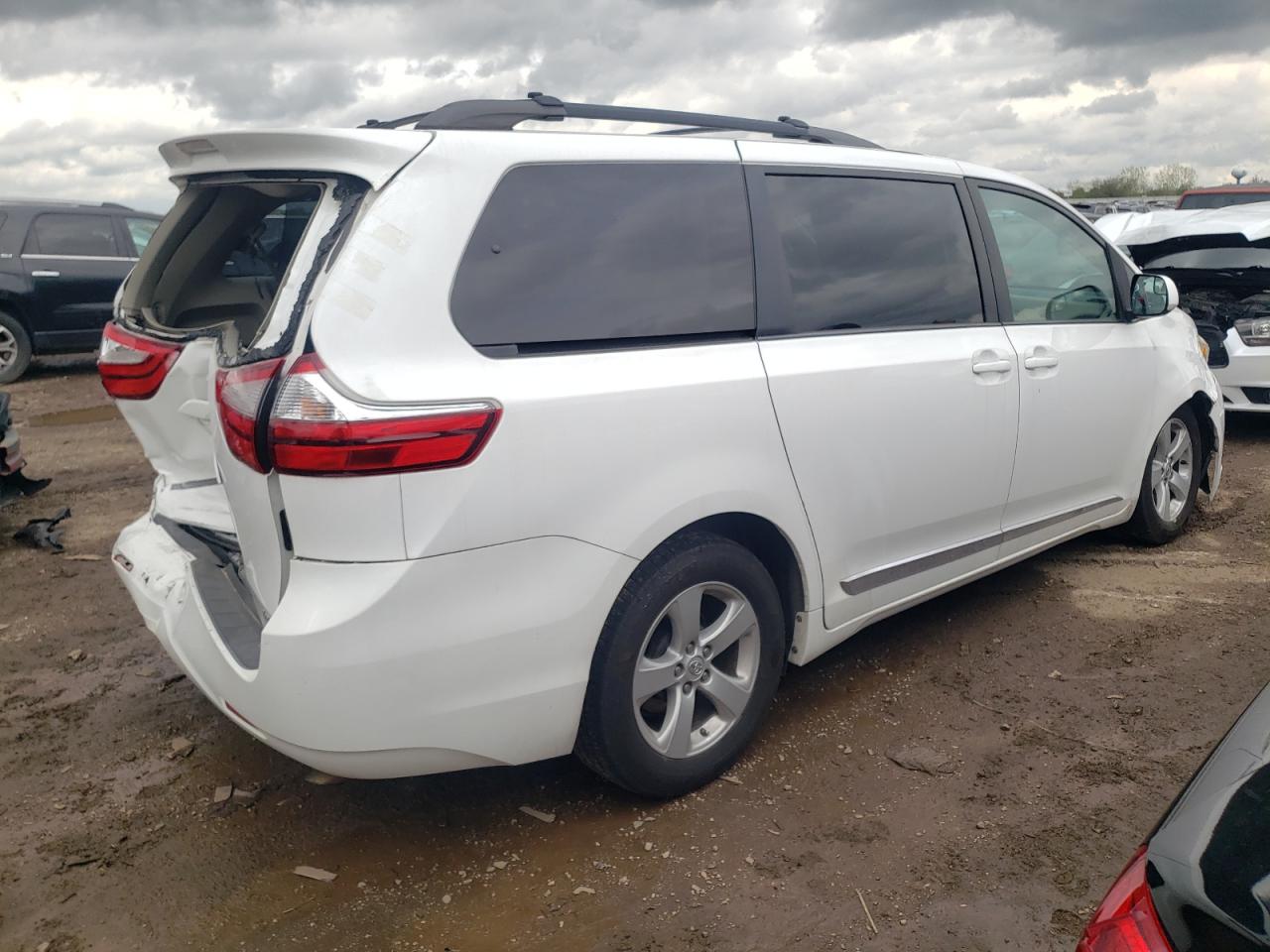 Photo 2 VIN: 5TDKK3DC1FS651667 - TOYOTA SIENNA 