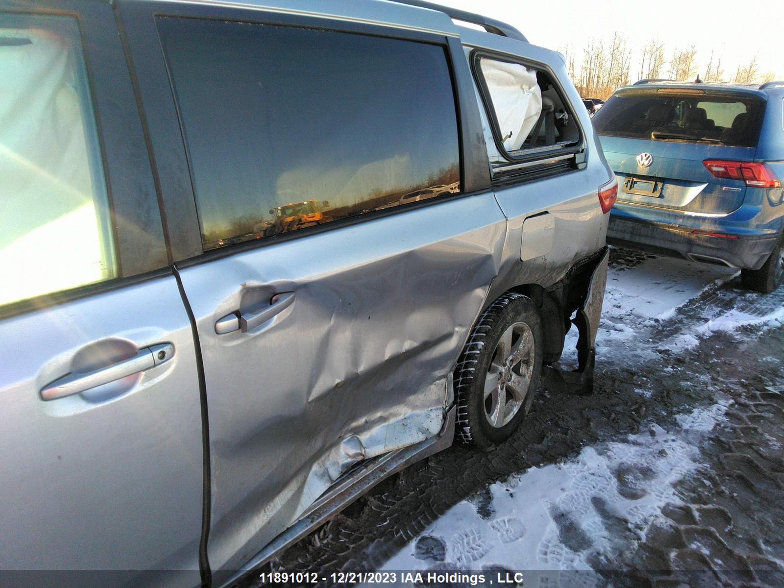 Photo 5 VIN: 5TDKK3DC1GS705339 - TOYOTA SIENNA 