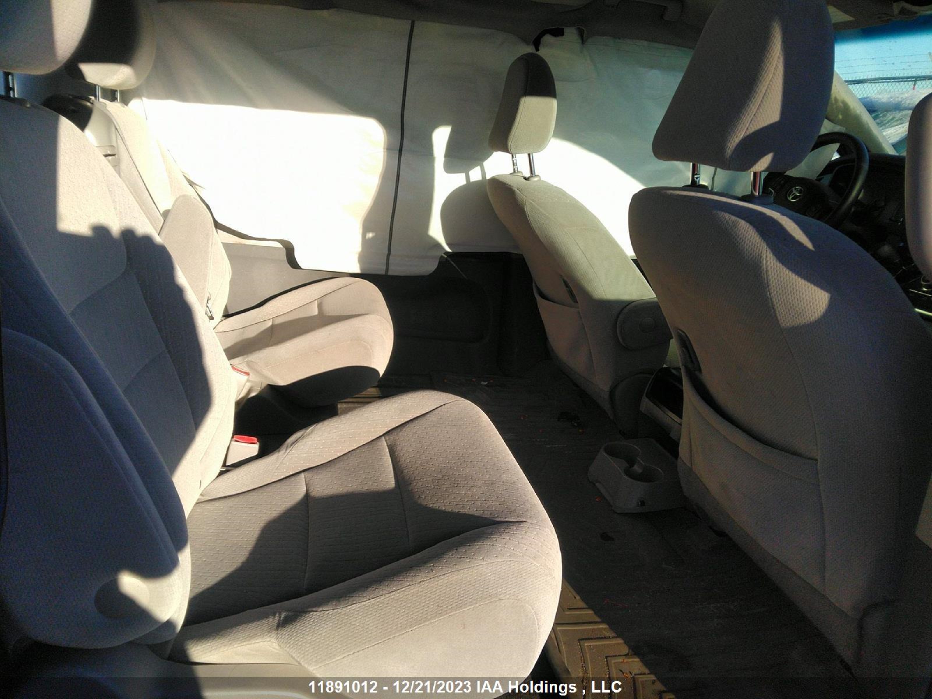 Photo 7 VIN: 5TDKK3DC1GS705339 - TOYOTA SIENNA 