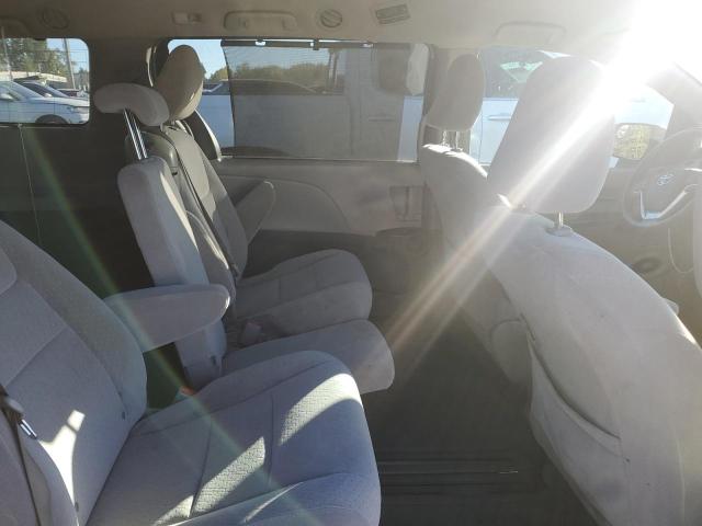 Photo 10 VIN: 5TDKK3DC1GS708578 - TOYOTA SIENNA LE 