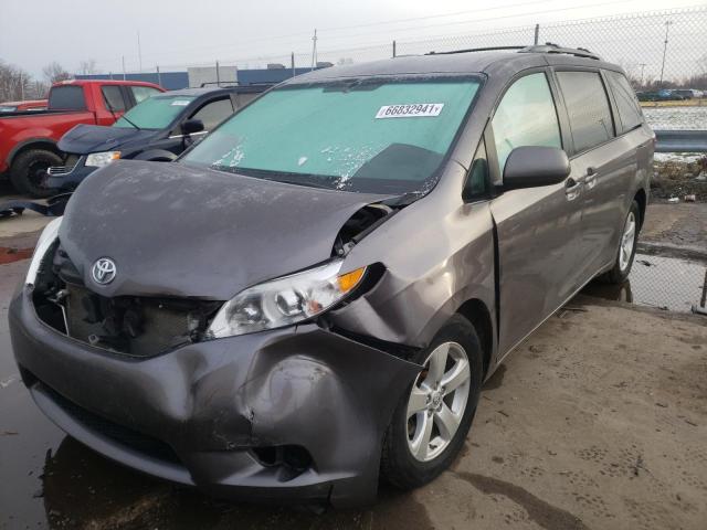 Photo 1 VIN: 5TDKK3DC1GS718429 - TOYOTA SIENNA LE 