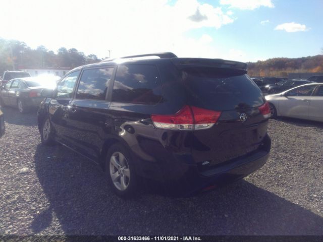 Photo 2 VIN: 5TDKK3DC2BS002132 - TOYOTA SIENNA 