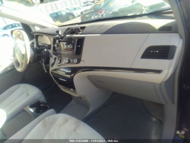 Photo 4 VIN: 5TDKK3DC2BS002132 - TOYOTA SIENNA 