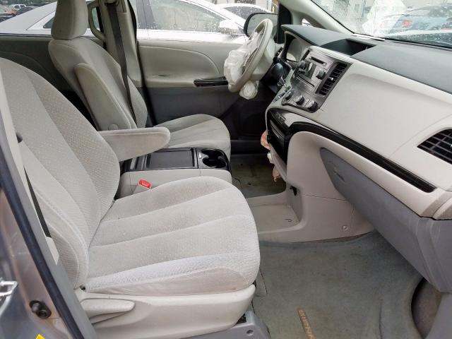 Photo 4 VIN: 5TDKK3DC2BS011056 - TOYOTA SIENNA LE 