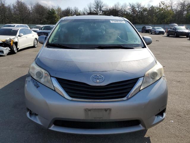 Photo 4 VIN: 5TDKK3DC2BS014328 - TOYOTA SIENNA LE 