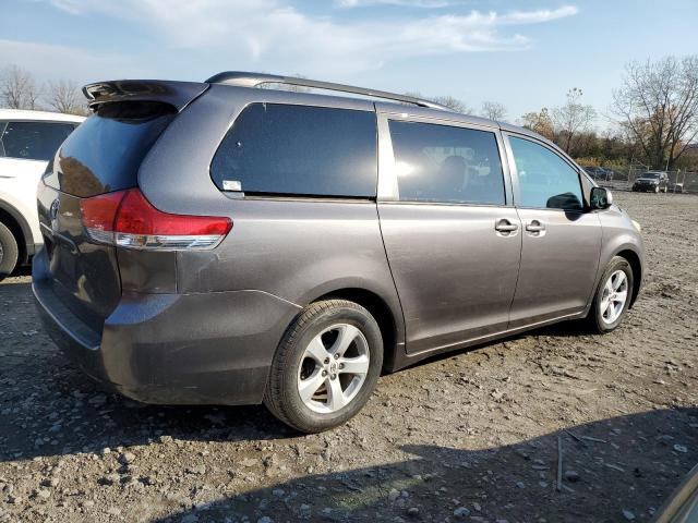 Photo 2 VIN: 5TDKK3DC2BS021683 - TOYOTA SIENNA LE 