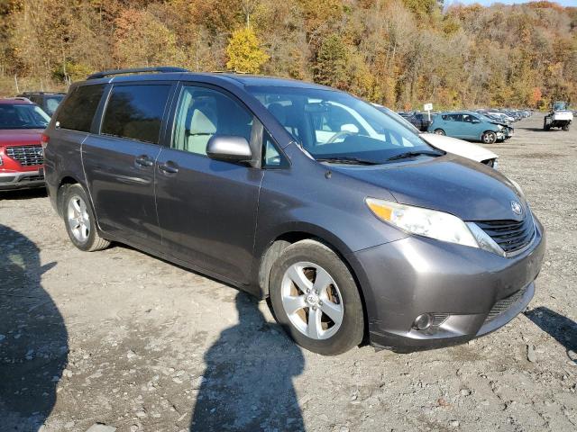 Photo 3 VIN: 5TDKK3DC2BS021683 - TOYOTA SIENNA LE 