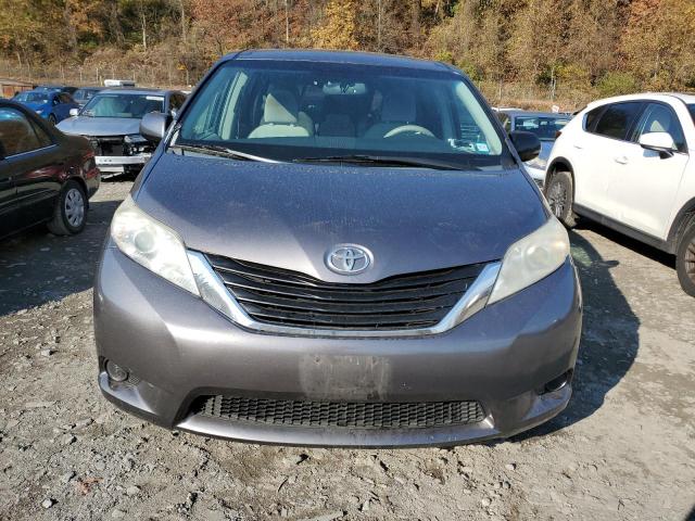 Photo 4 VIN: 5TDKK3DC2BS021683 - TOYOTA SIENNA LE 