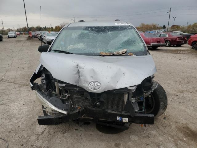 Photo 4 VIN: 5TDKK3DC2BS024583 - TOYOTA SIENNA LE 