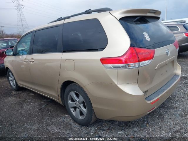 Photo 2 VIN: 5TDKK3DC2BS026916 - TOYOTA SIENNA 