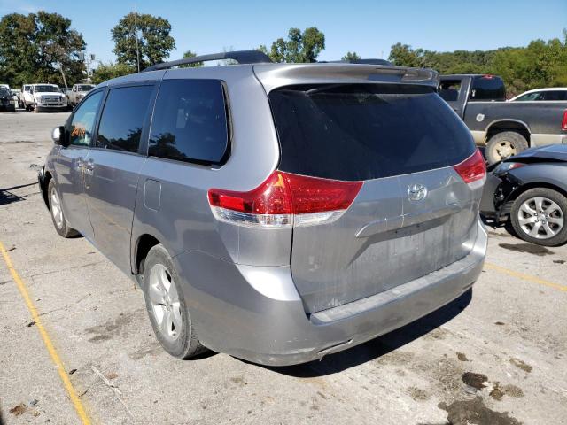 Photo 2 VIN: 5TDKK3DC2BS035955 - TOYOTA SIENNA LE 