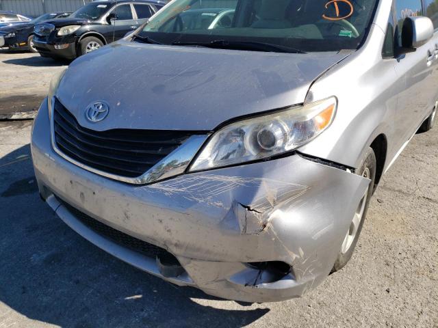 Photo 8 VIN: 5TDKK3DC2BS035955 - TOYOTA SIENNA LE 