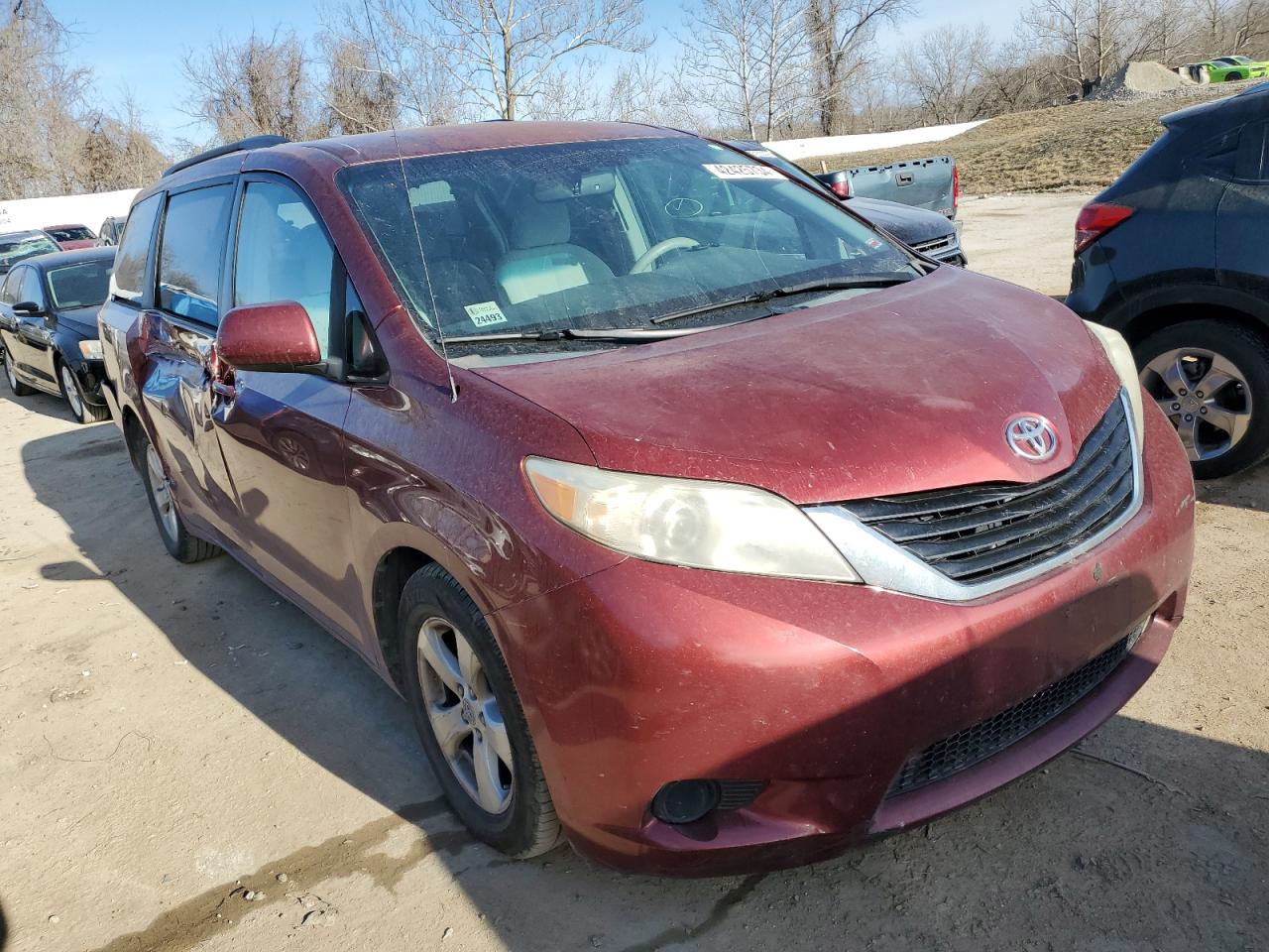 Photo 3 VIN: 5TDKK3DC2BS059415 - TOYOTA SIENNA 