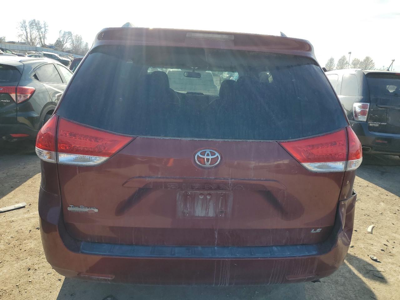 Photo 5 VIN: 5TDKK3DC2BS059415 - TOYOTA SIENNA 