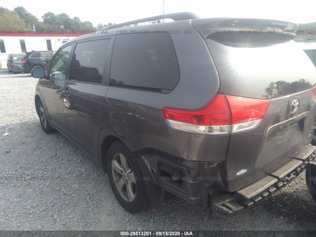 Photo 2 VIN: 5TDKK3DC2BS070866 - TOYOTA SIENNA 