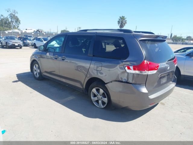 Photo 2 VIN: 5TDKK3DC2BS075341 - TOYOTA SIENNA 