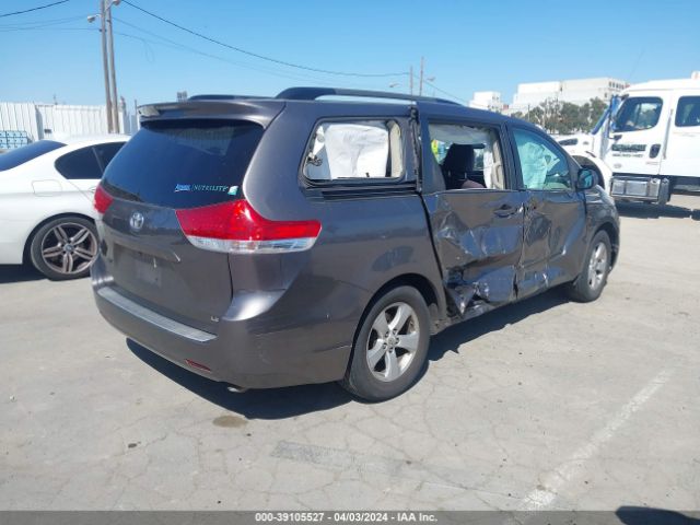 Photo 3 VIN: 5TDKK3DC2BS075341 - TOYOTA SIENNA 