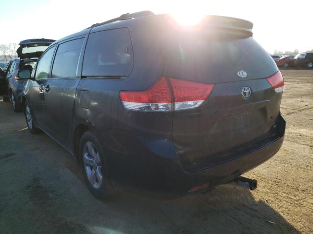 Photo 2 VIN: 5TDKK3DC2BS082063 - TOYOTA SIENNA LE 