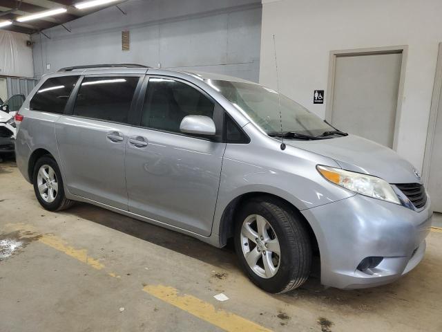 Photo 3 VIN: 5TDKK3DC2BS087845 - TOYOTA SIENNA LE 