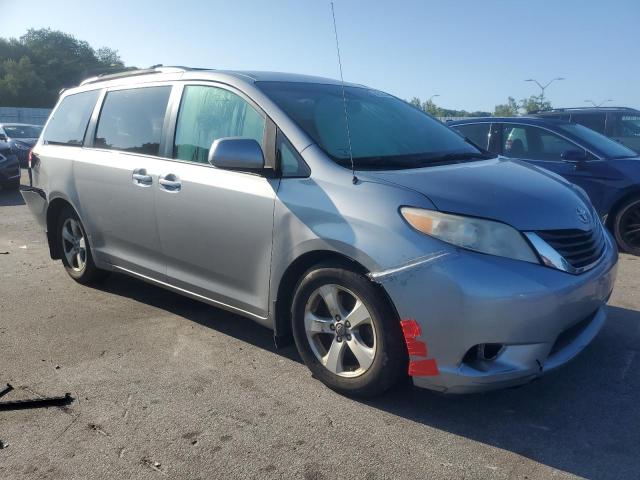 Photo 3 VIN: 5TDKK3DC2BS095041 - TOYOTA SIENNA LE 