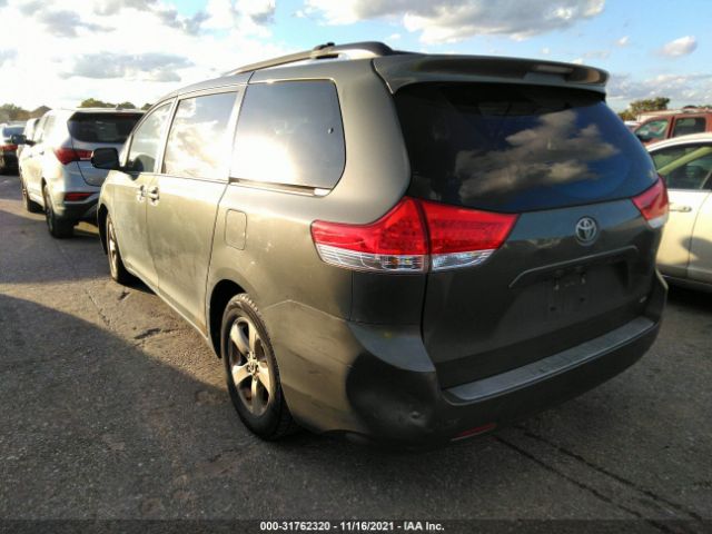 Photo 2 VIN: 5TDKK3DC2BS096349 - TOYOTA SIENNA 